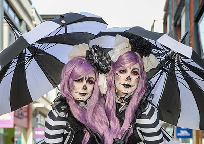 skeleton sisters 7